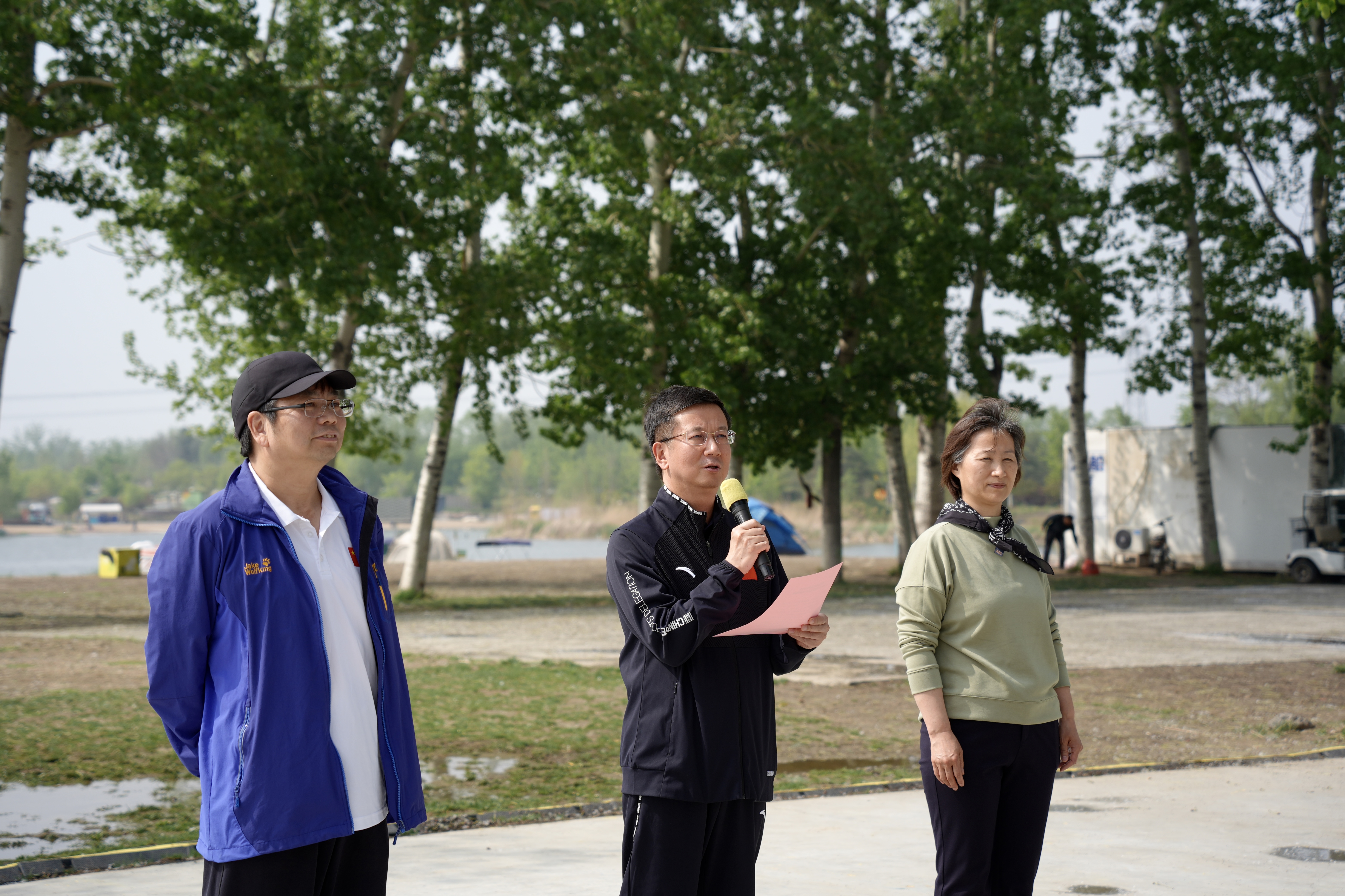 国务院参事室组织开展2026年春季健步走活动